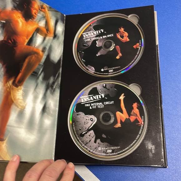 Insanity Workout DVD set - Picture 6 of 7